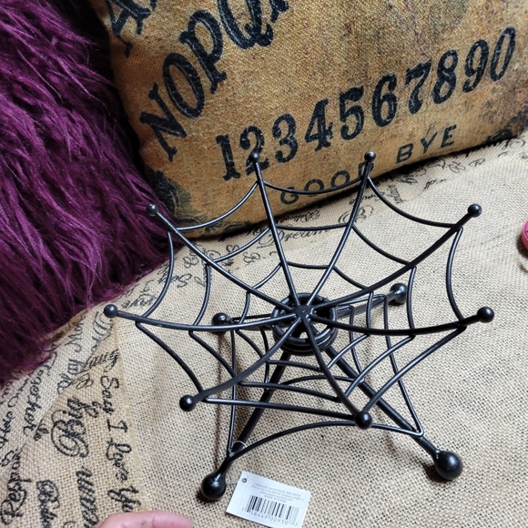 NWT black metal spider web display stand perfect for a party table🕸️🍂 - Picture 4 of 6